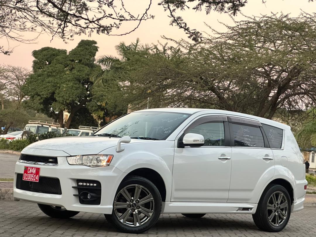 MITSUBISHI OUTLANDER ROADEST thumbnail 2